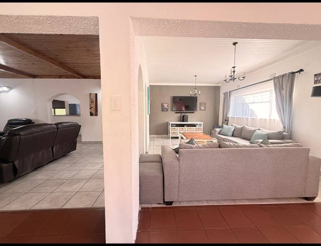 5 BEDROOM HOUSE FOR SALE IN HUTTENHEIGHTS